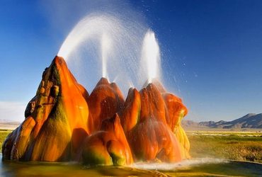 چشمه آب گرم