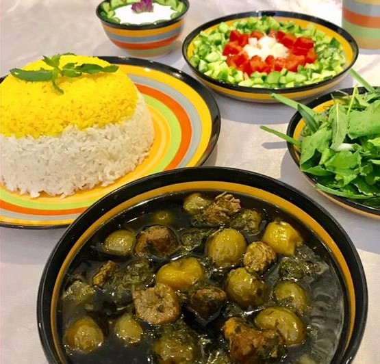 هلی آش یا خورشت گوجه سبز